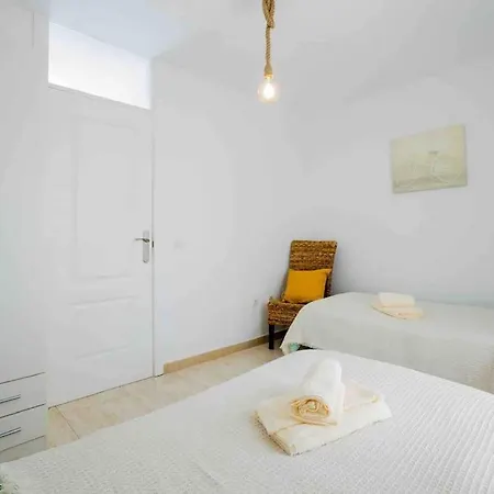 Апартаменты 2 Bedrooms, 3min, Roof Terrace With Ocean View