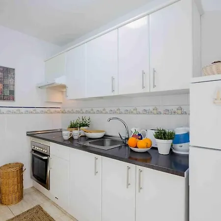 2 Bedrooms, 3min, Roof Terrace With Ocean View Apartman *